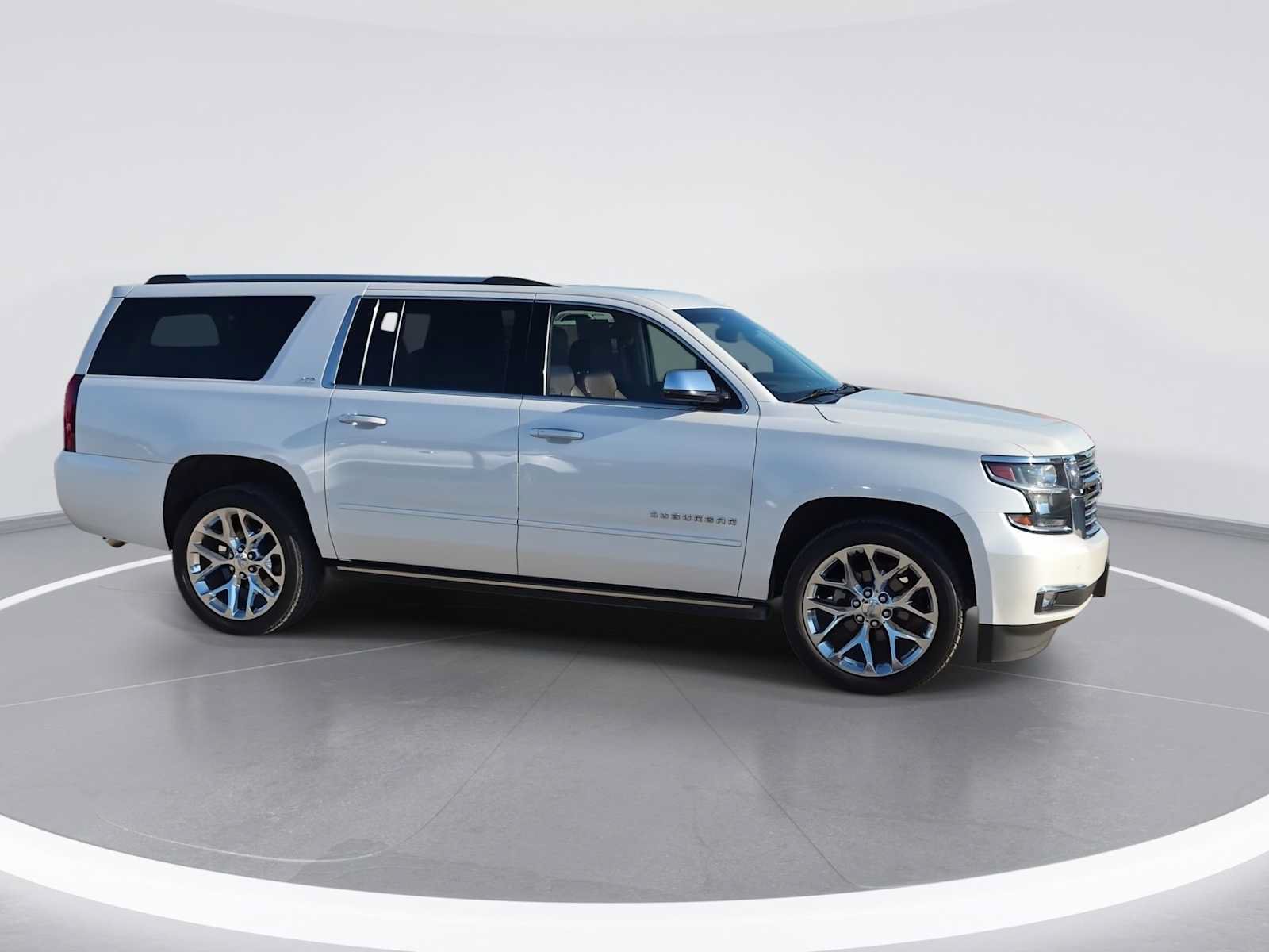Used 2016 Chevrolet Suburban LTZ RWD image 9