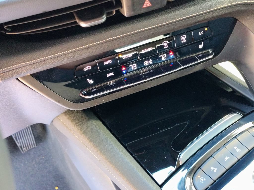 Certified 2021 Buick Envision Essence AWD/4WD image 24