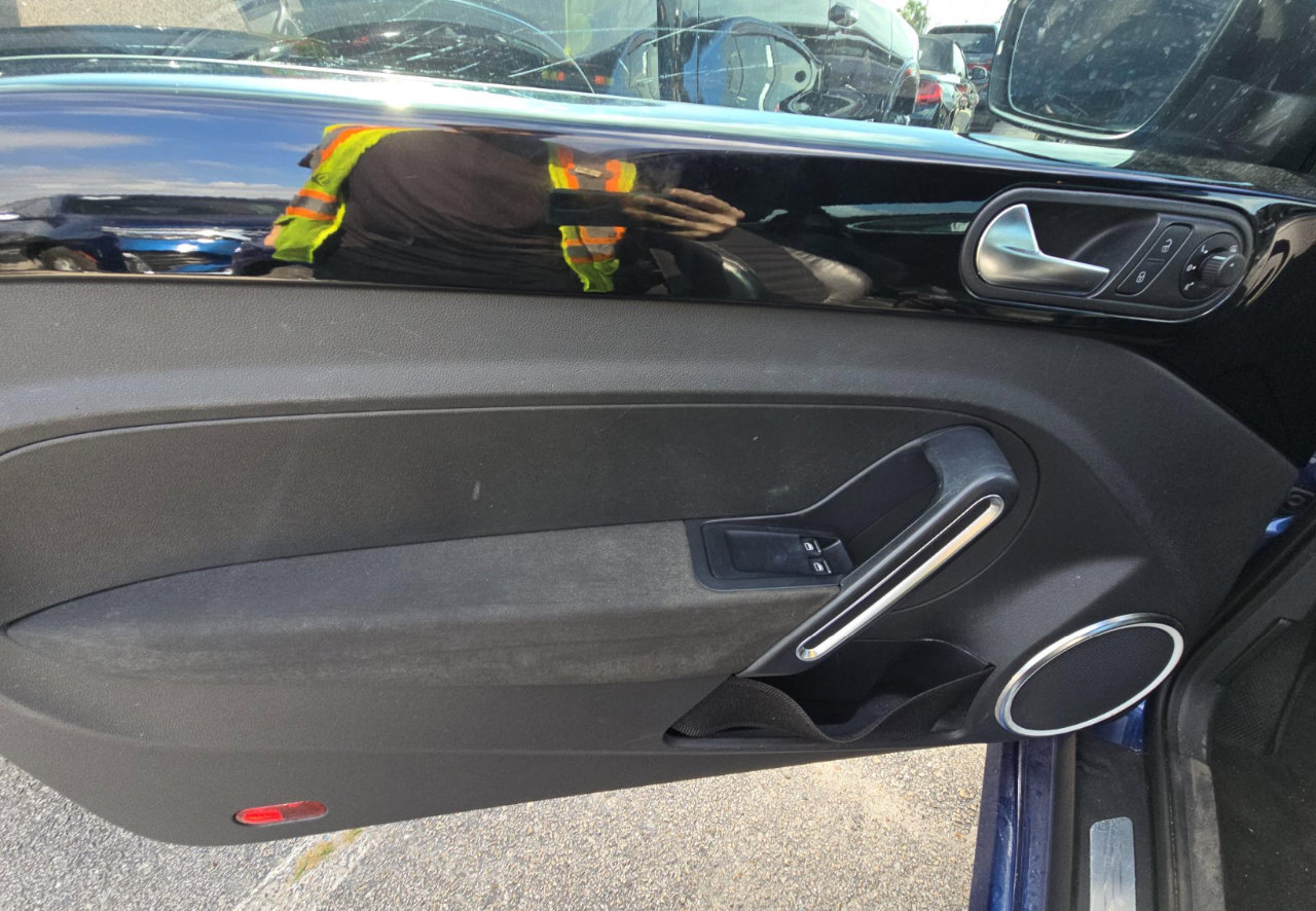 Used 2012 Volkswagen Beetle 2.0T image 12