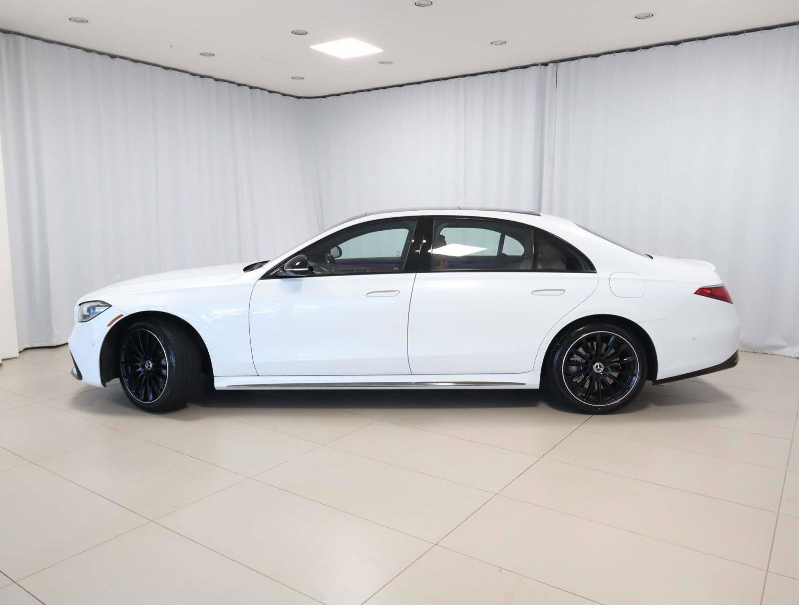 Used 2024 Mercedes-Benz S 580e 4MATIC Sedan image 2