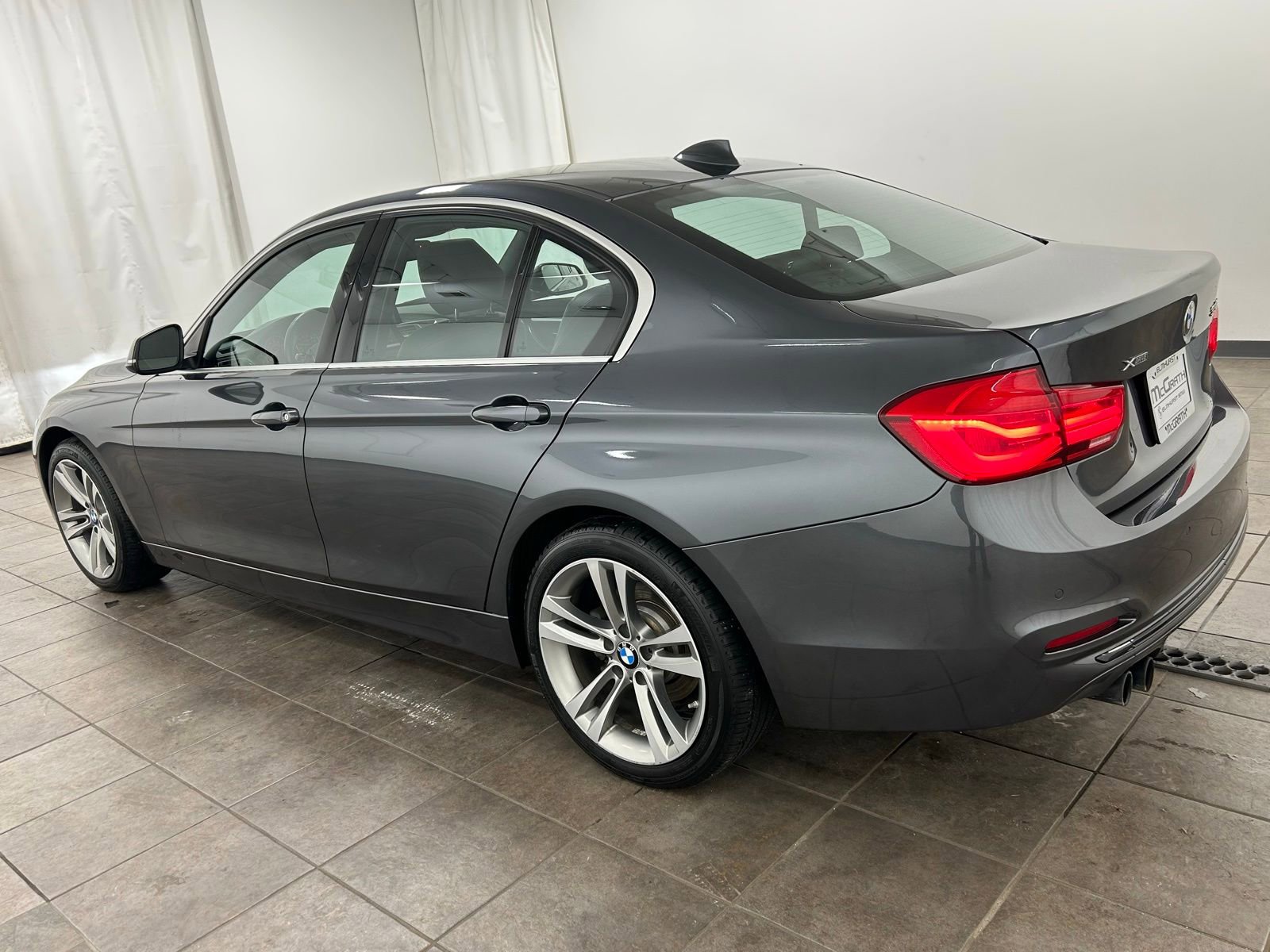 Used 2017 BMW 330i xDrive Sedan image 3