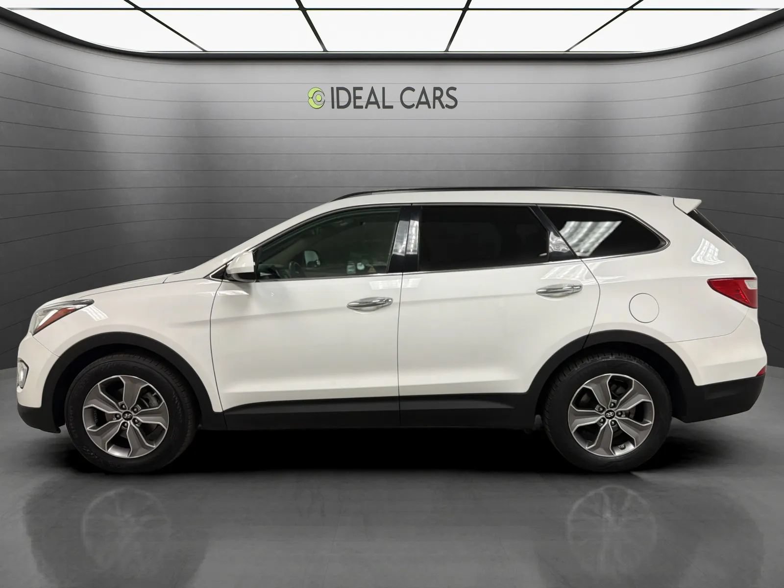 Used 2015 Hyundai Santa Fe GLS FWD image 8