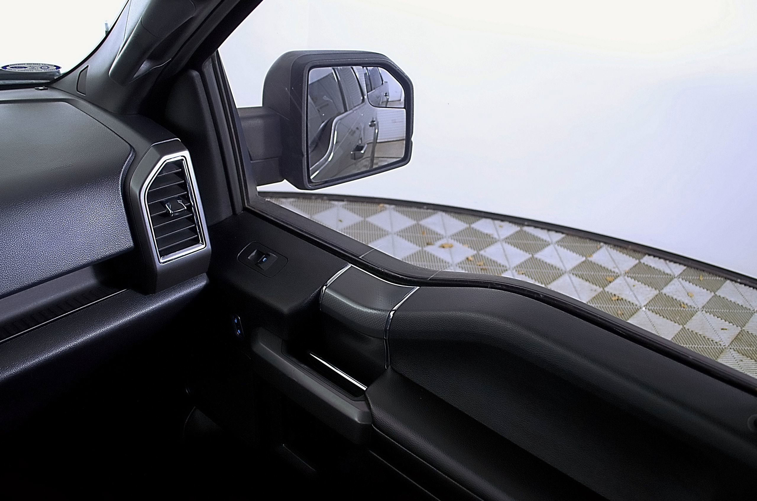 Used 2016 Ford F150 XLT w/ Equipment Group 302A Luxury image 17