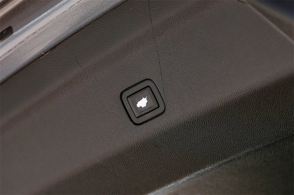 Used 2021 Chevrolet Suburban Premier w/ Premium Package image 61