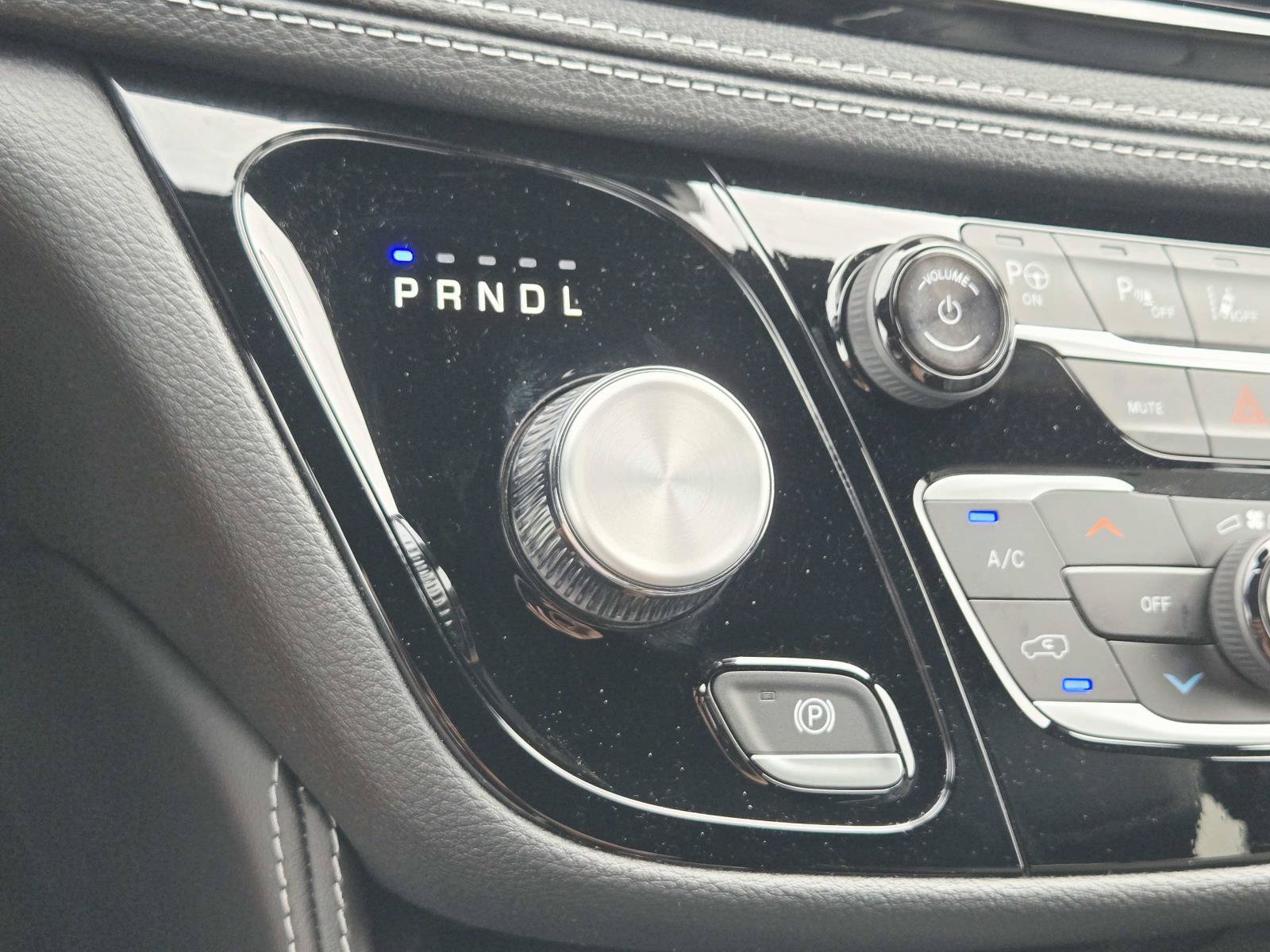 Used 2024 Chrysler Pacifica Limited w/ S Appearance Package FWD image 35
