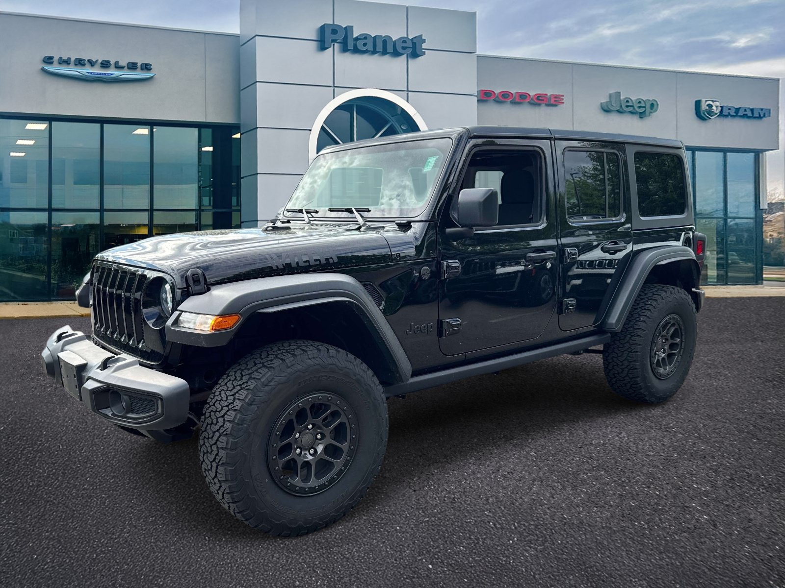 Used 2023 Jeep Wrangler Unlimited Sport w/ Xtreme 35 Tire Package AWD/4WD image 4