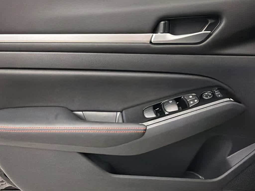 Certified 2025 Nissan Altima 2.5 SR FWD image 22