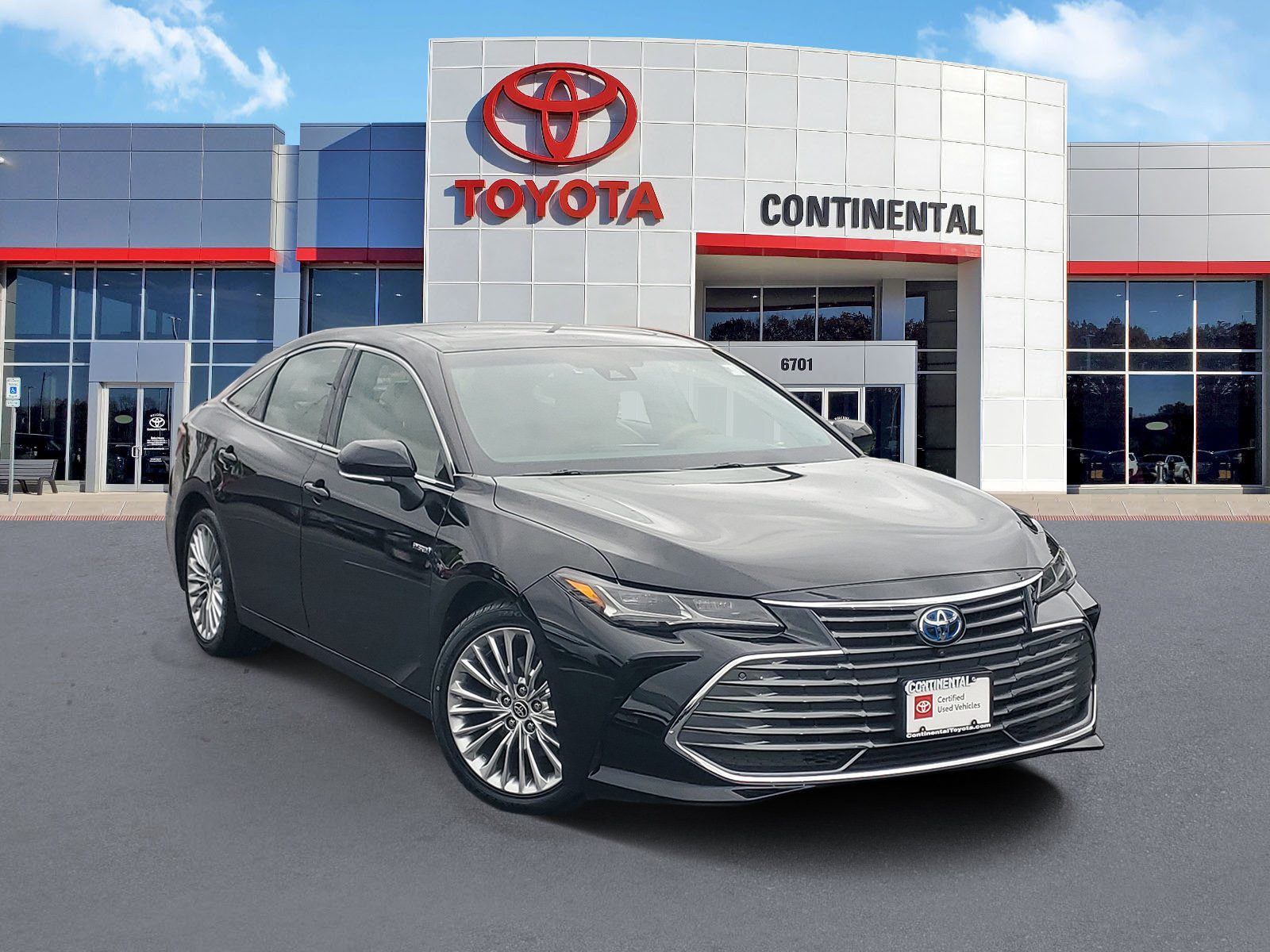 Certified 2020 Toyota Avalon Limited w/ Advanced Safety Package FWD image 2
