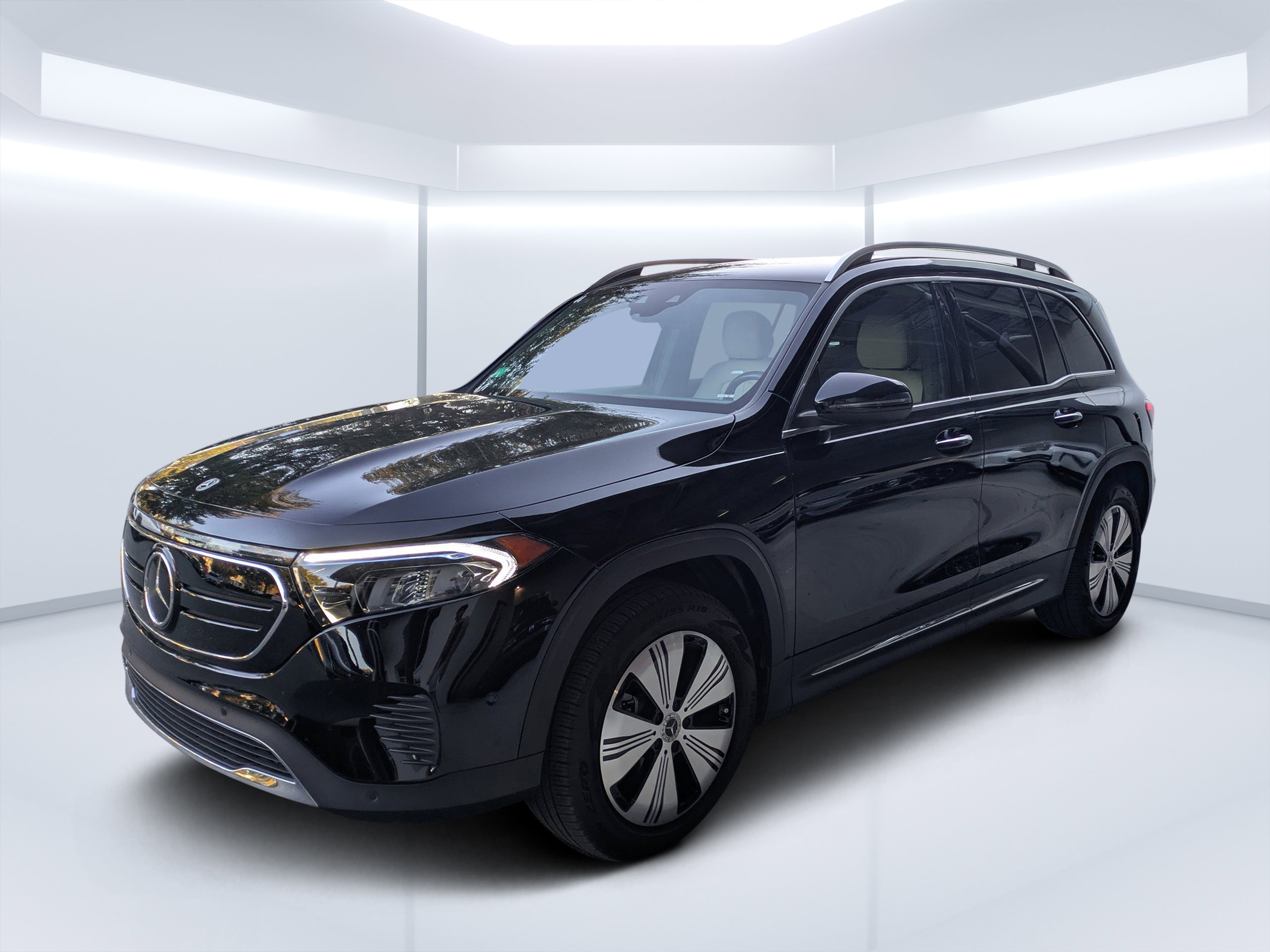 Certified 2023 Mercedes-Benz EQB 300 4MATIC image 7