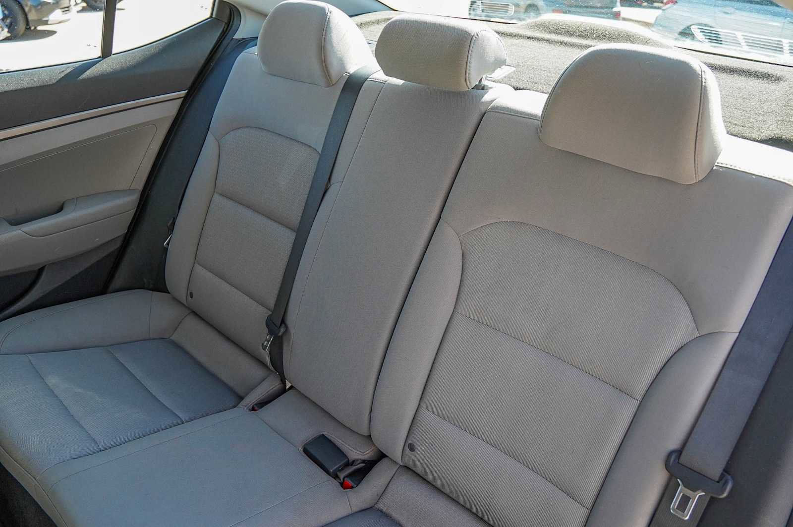 Used 2017 Hyundai Elantra SE image 29