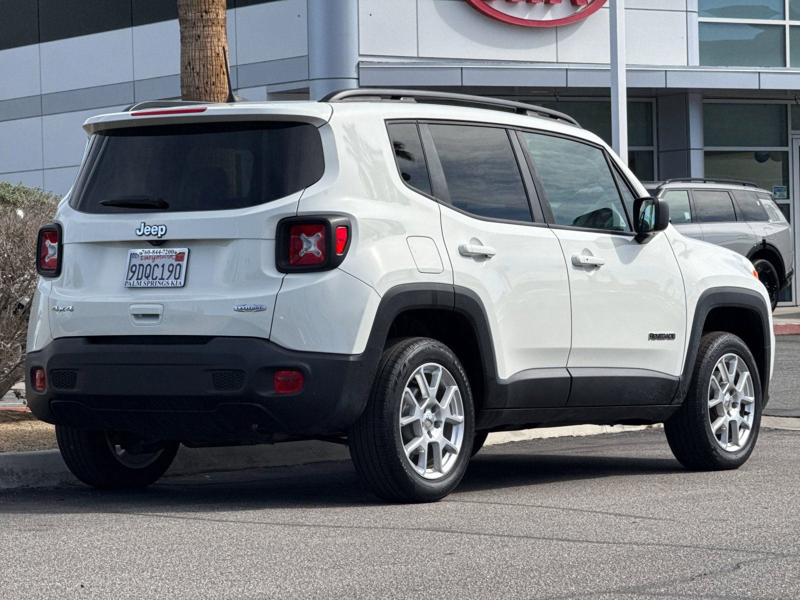 Used 2022 Jeep Renegade Latitude image 3