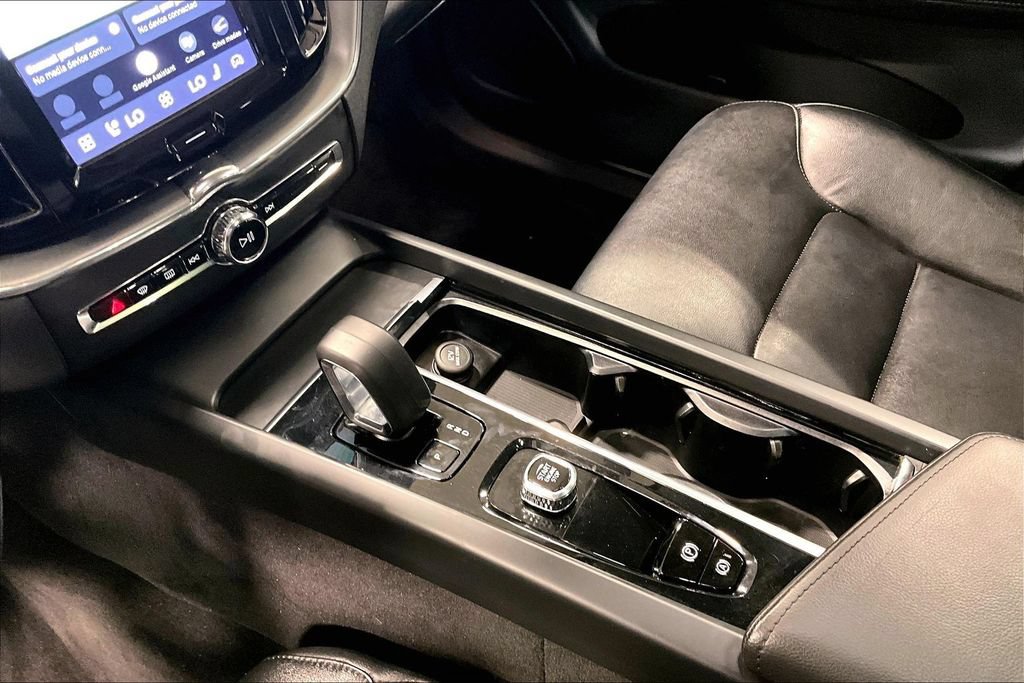 Certified 2023 Volvo XC60 B5 Core w/ Climate Package AWD/4WD image 18