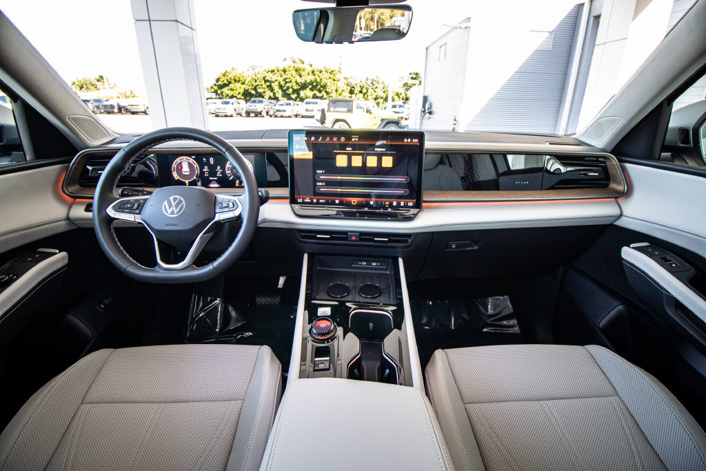New 2027 Volkswagen Atlas SE FWD image 30