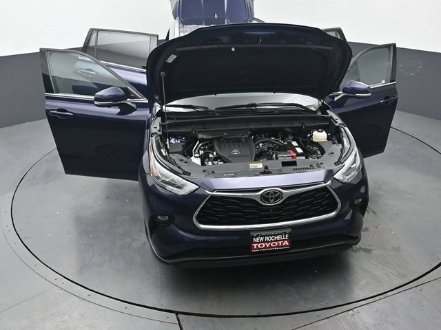Certified 2024 Toyota Highlander Limited AWD/4WD image 54