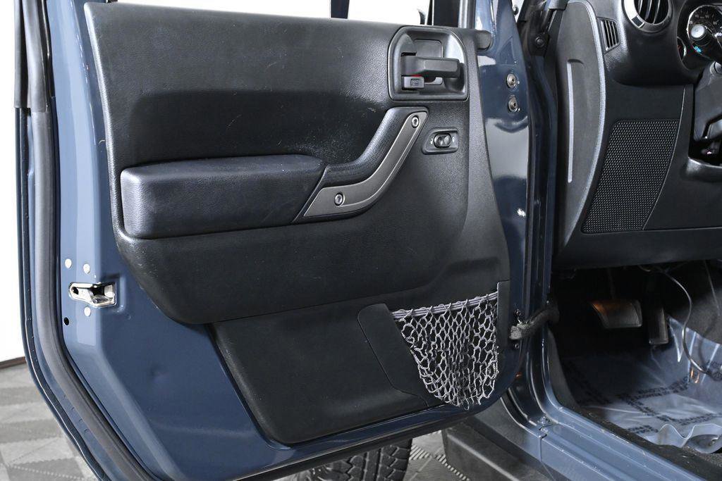 Used 2018 Jeep Wrangler Unlimited Sport S image 31