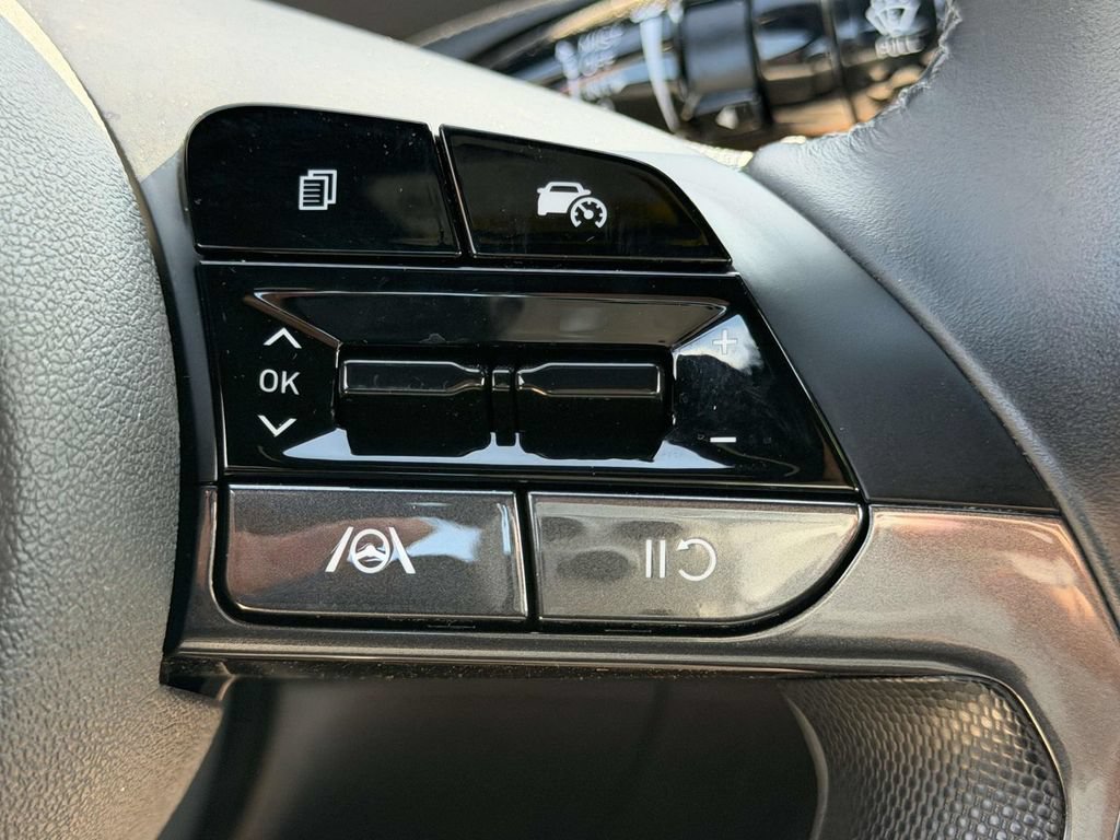 Certified 2025 Hyundai Elantra Sport FWD image 22