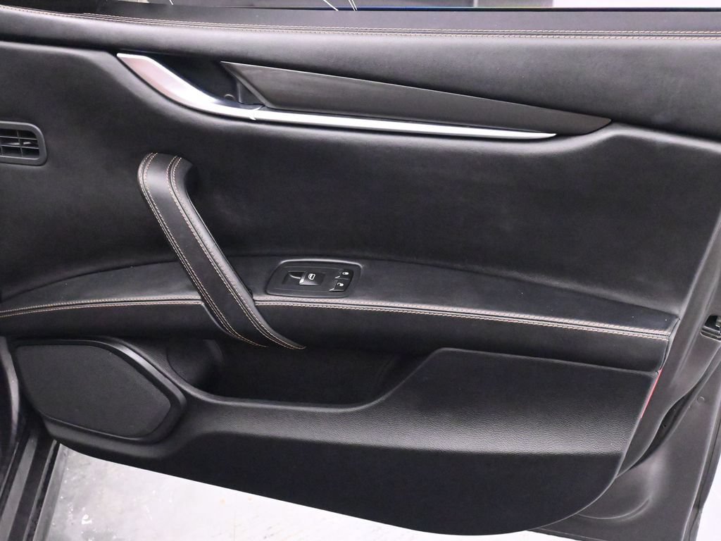 Used 2017 Maserati Ghibli RWD image 22