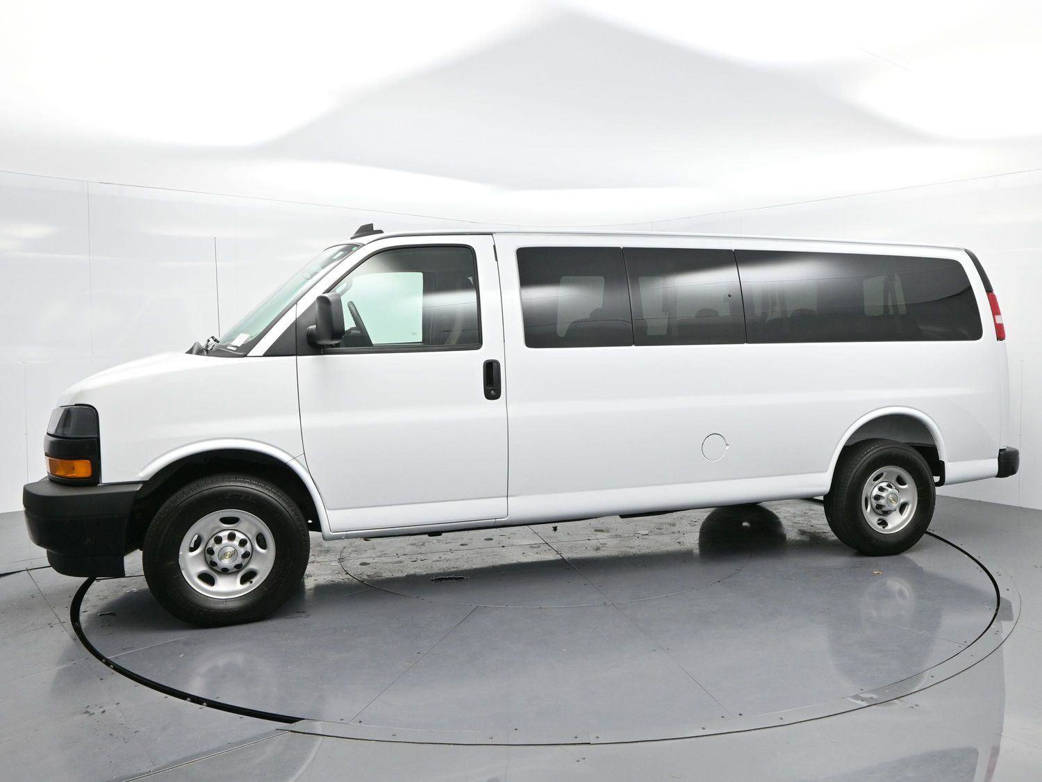 Used 2025 Chevrolet Express 3500 LS image 4