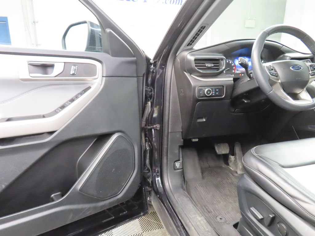 Used 2024 Ford Explorer XLT w/ XLT Sport Appearance Package AWD/4WD image 37