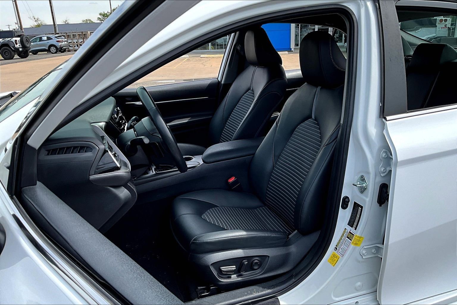 Used 2023 Toyota Camry SE image 25