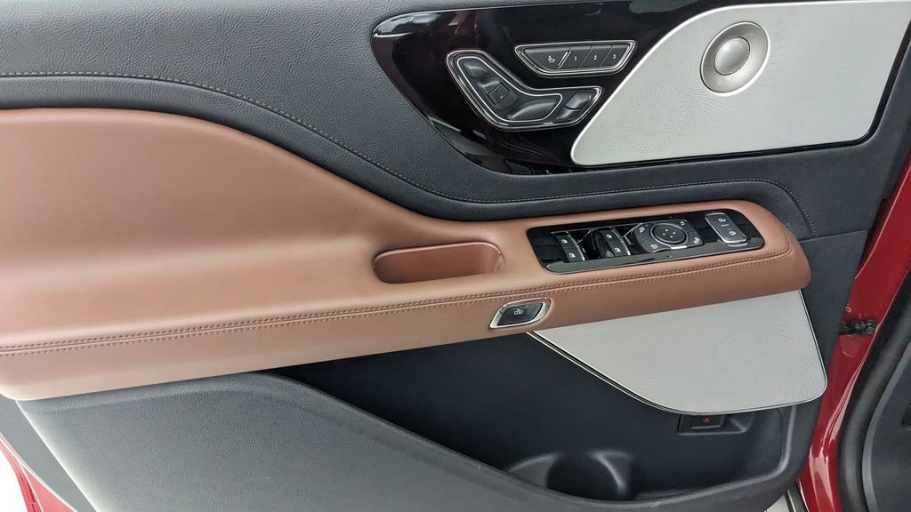 Used 2025 Lincoln Aviator Reserve w/ Equipment Group 201A image 27