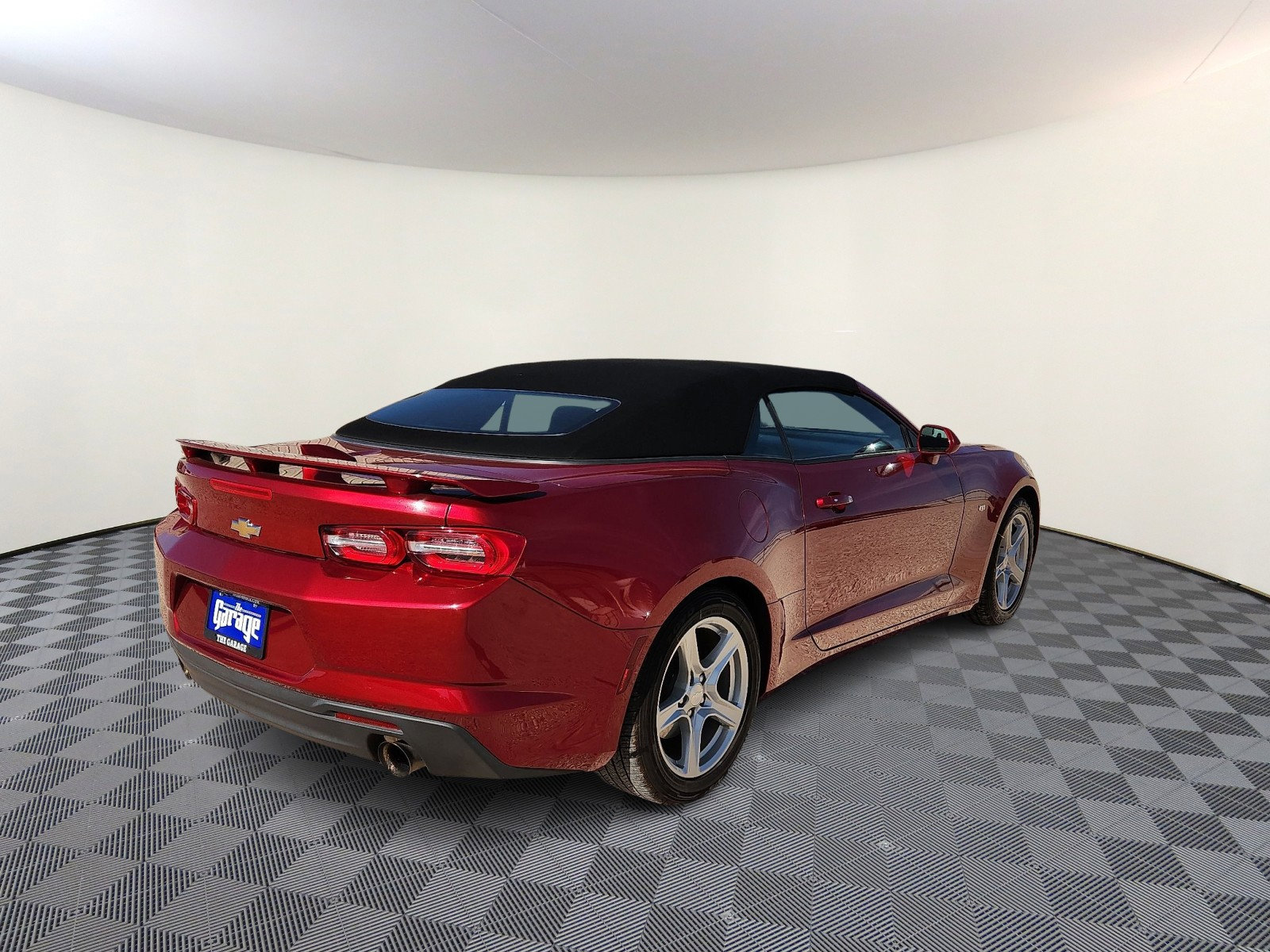 Used 2023 Chevrolet Camaro LT RWD image 4