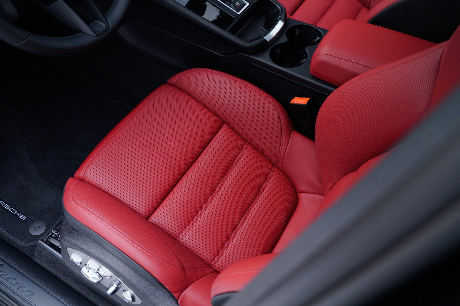 New 2026 Porsche Macan image 16