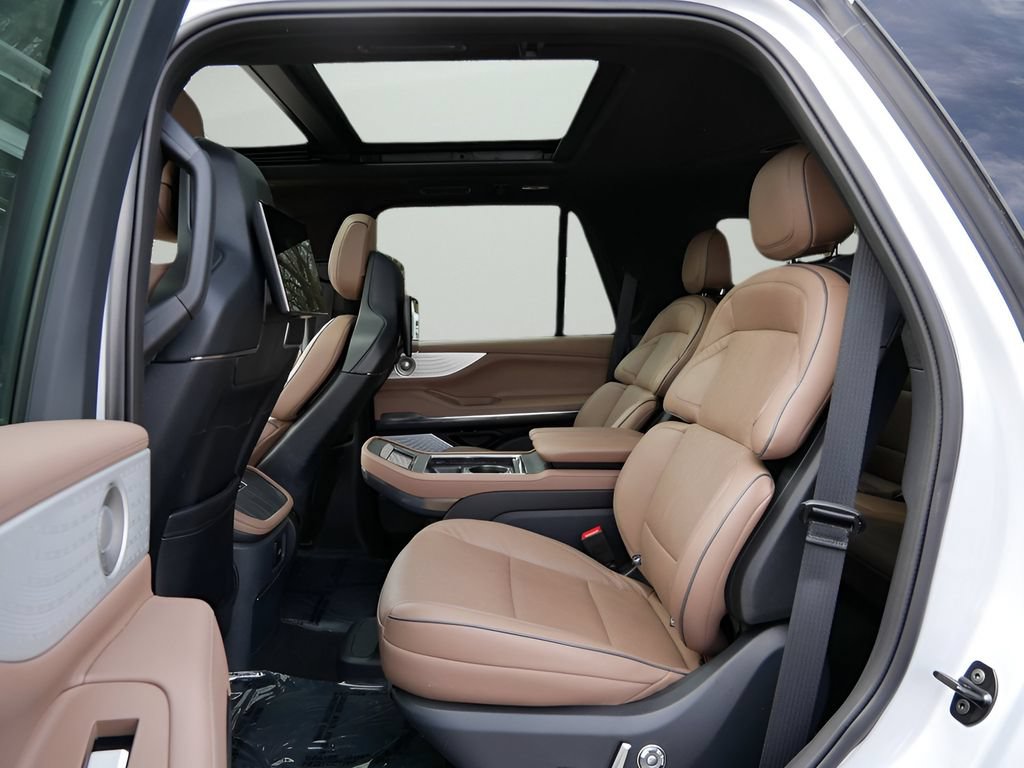 Used 2025 Lincoln Navigator Black Label AWD/4WD image 11