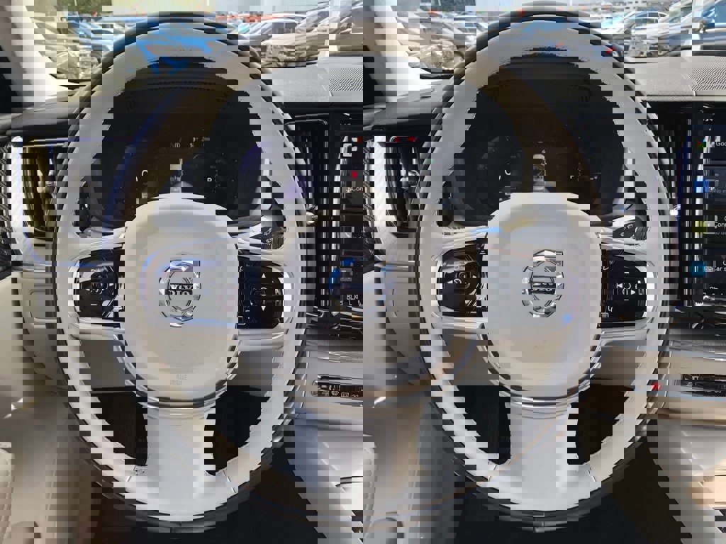 Used 2023 Volvo XC60 T8 Plus image 19