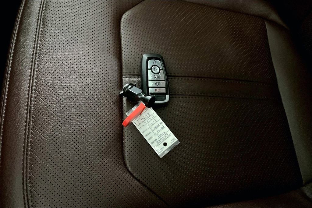 Used 2024 Ford Expedition Limited image 10