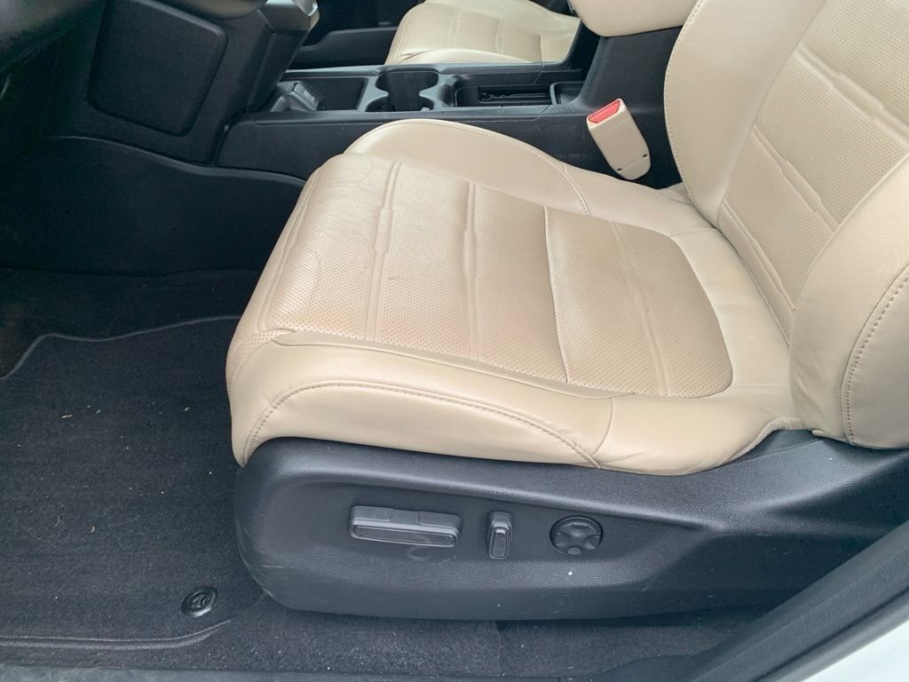 Used 2018 Honda CR-V Touring image 9