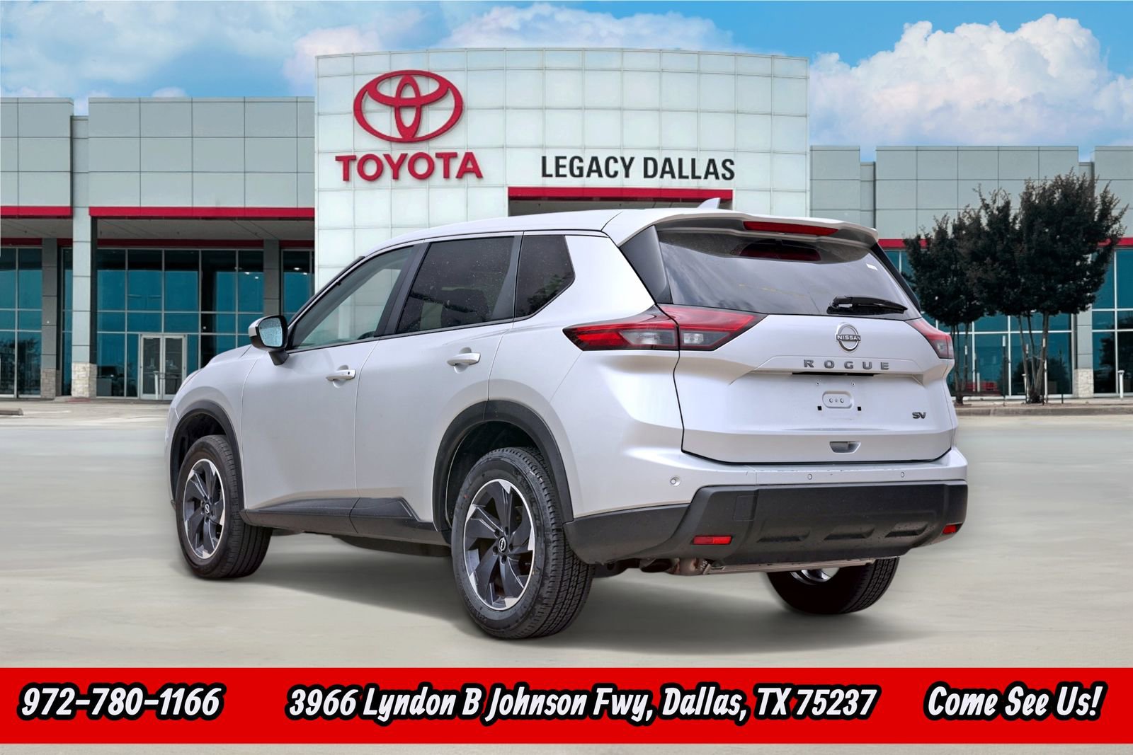 Used 2024 Nissan Rogue SV image 7