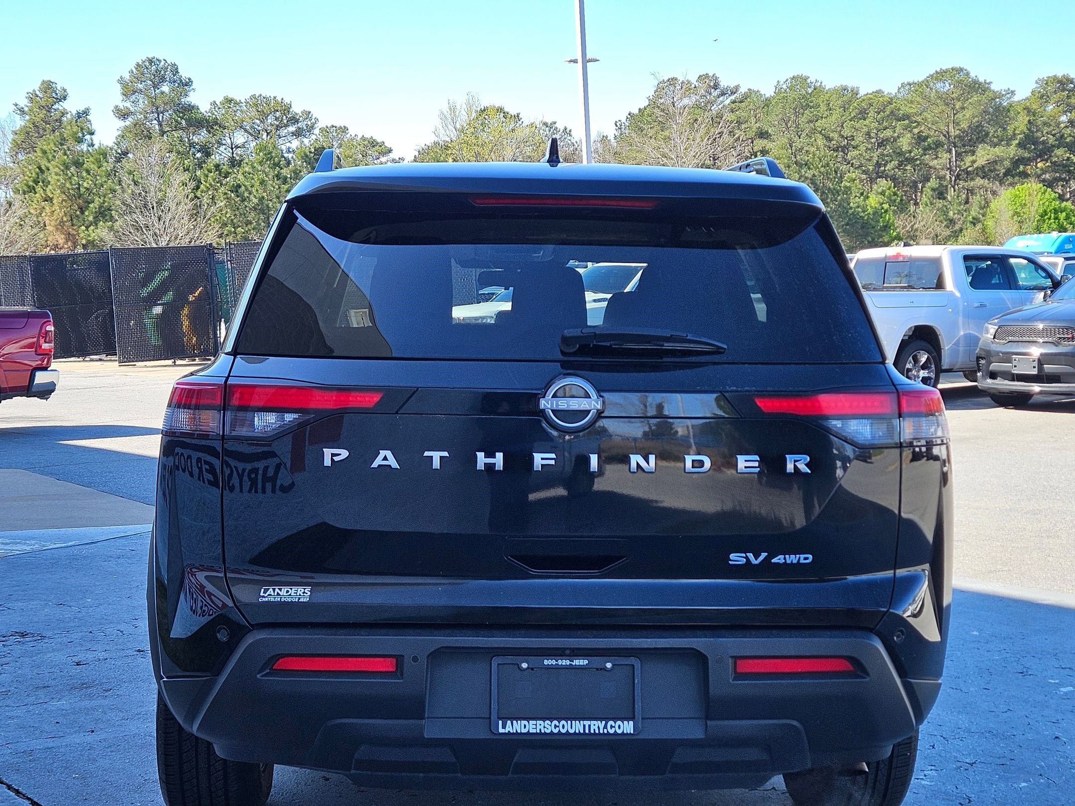 Used 2024 Nissan Pathfinder SV image 6