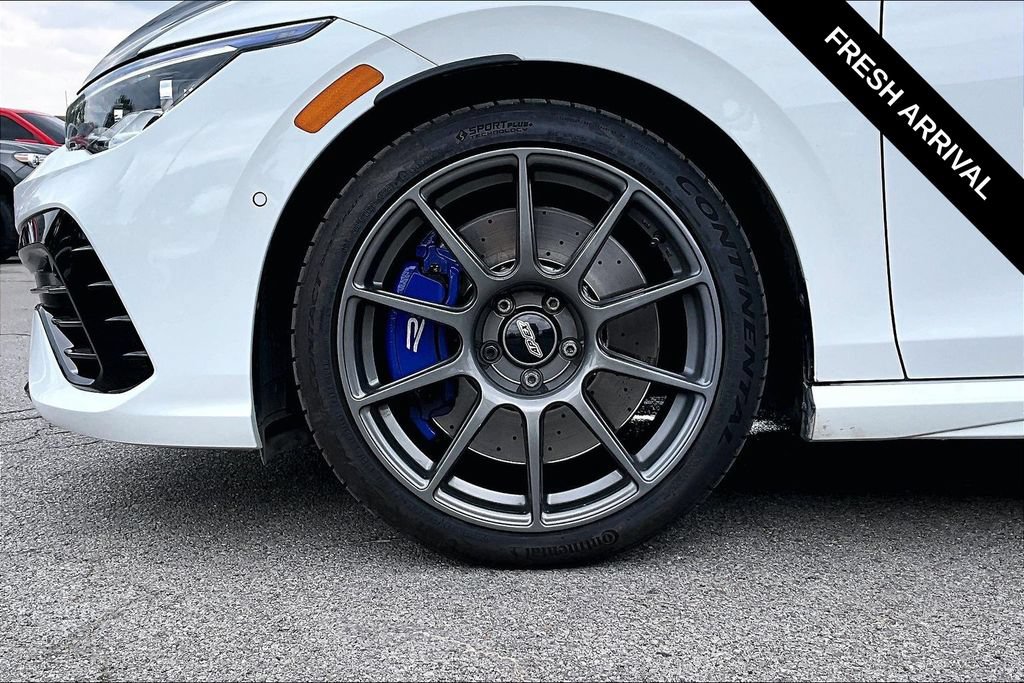 Used 2024 Volkswagen Golf R AWD/4WD image 33