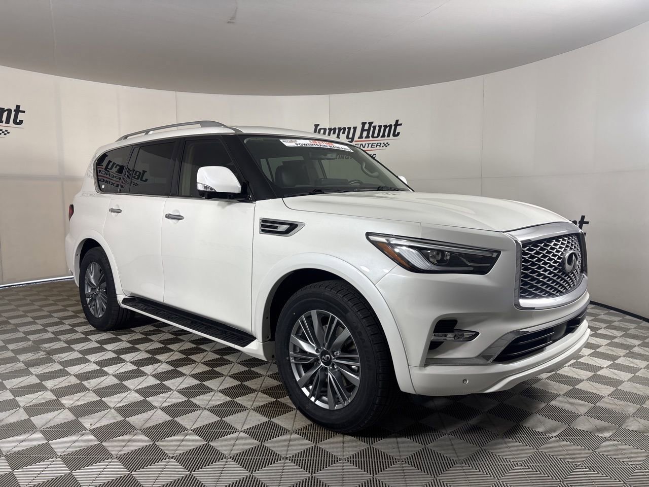 Used 2023 INFINITI QX80 Luxe w/ Cargo Package AWD/4WD image 4