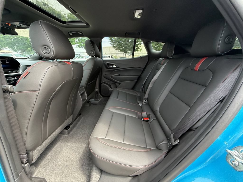 New 2026 Chevrolet Trax RS w/ Sunroof Package FWD image 24