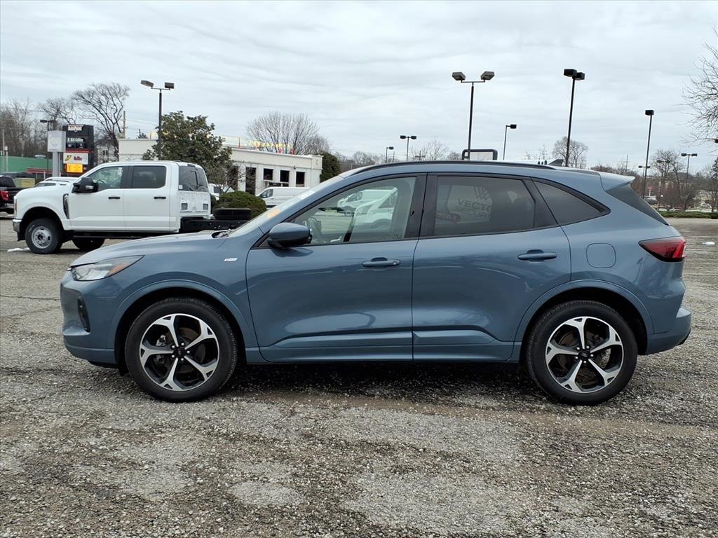 Used 2023 Ford Escape ST-Line Select image 2