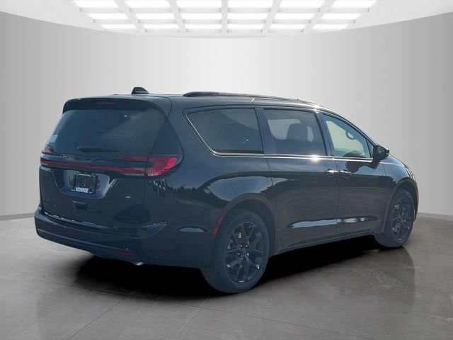 New 2027 Chrysler Pacifica Limited AWD/4WD image 7