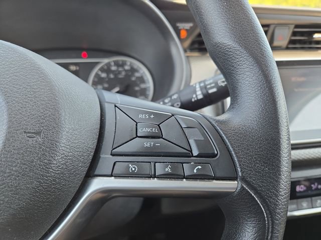Used 2018 Nissan Kicks SV FWD image 17
