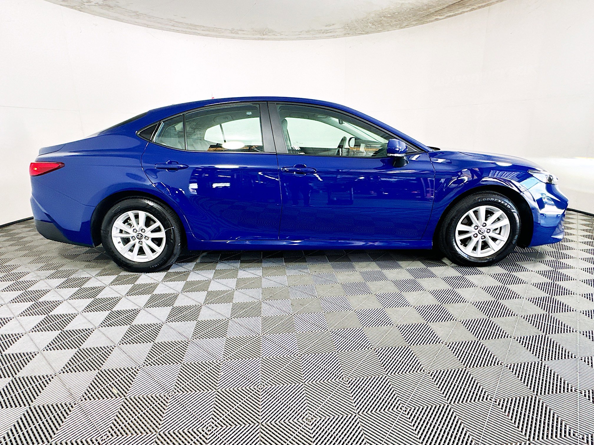 Used 2025 Toyota Camry LE image 2
