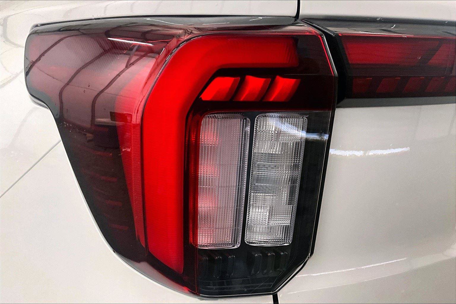 New 2025 Ford Explorer ST-Line w/ Premium Package image 29