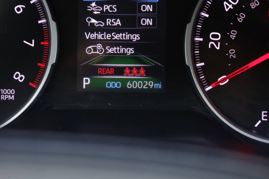 Certified 2021 Toyota RAV4 LE AWD/4WD image 32