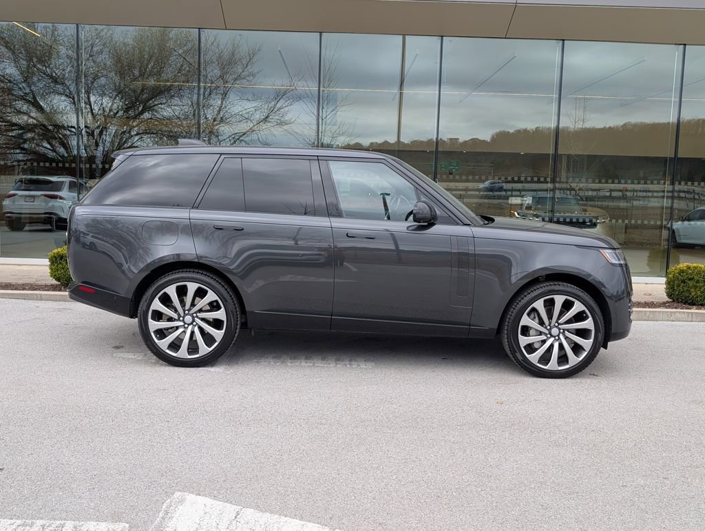 Used 2023 Land Rover Range Rover SE image 8