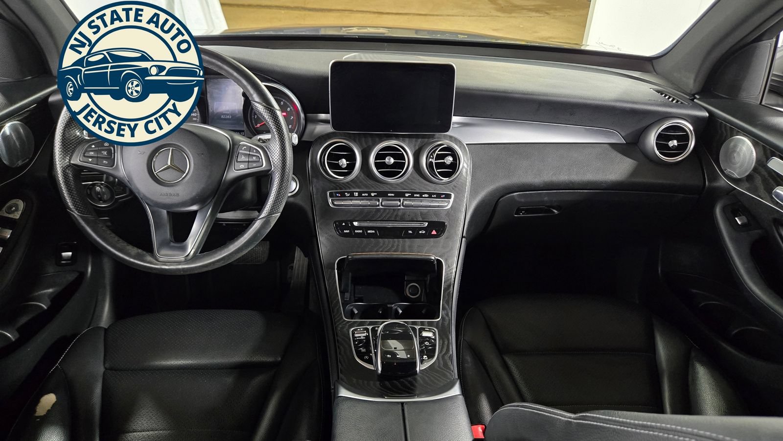 Used 2018 Mercedes-Benz GLC 300 4MATIC image 28