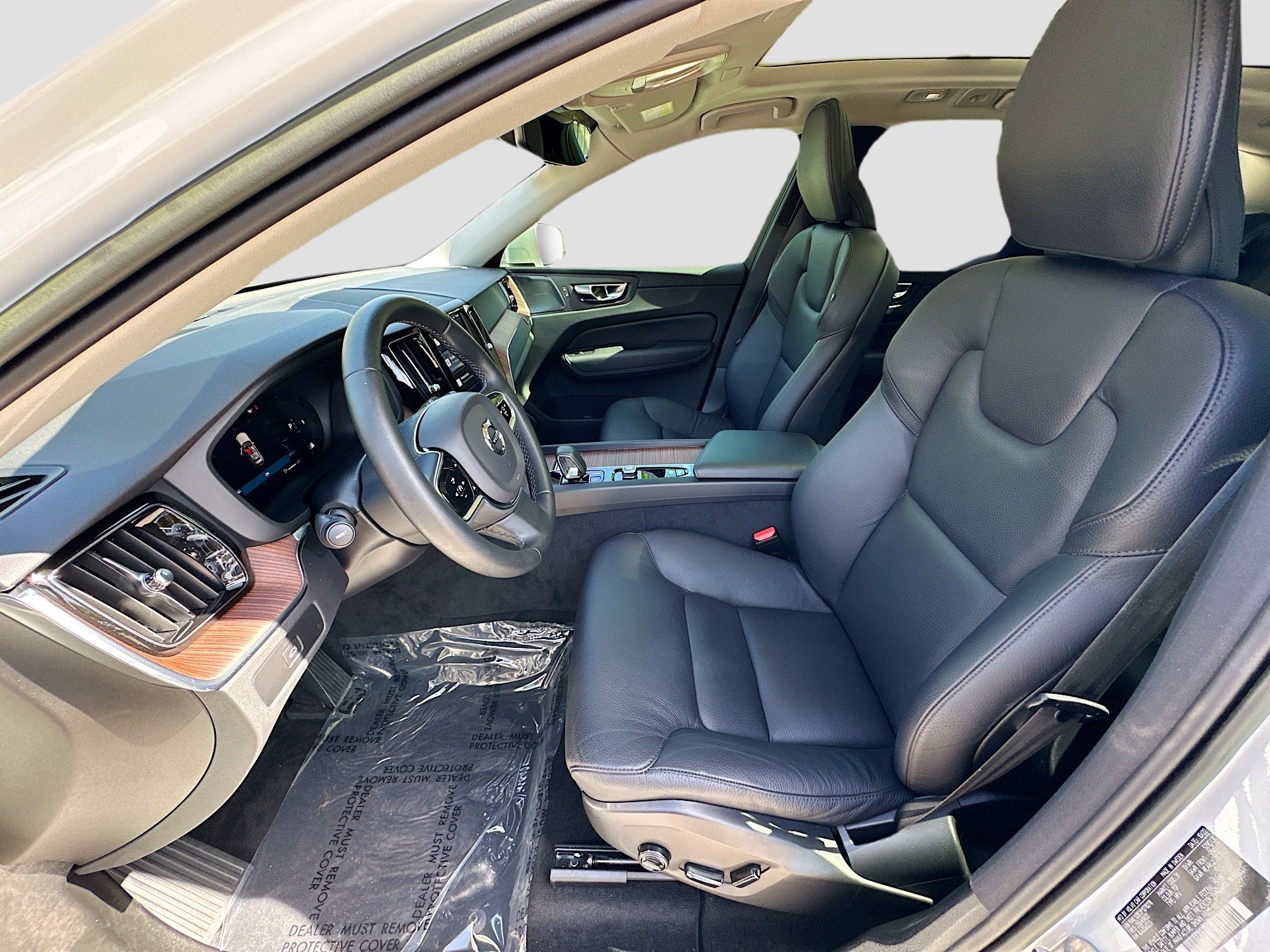 Used 2023 Volvo XC60 B5 Plus w/ Protection Package Premier image 20