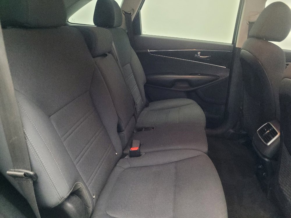 Used 2020 Kia Sorento LX image 19