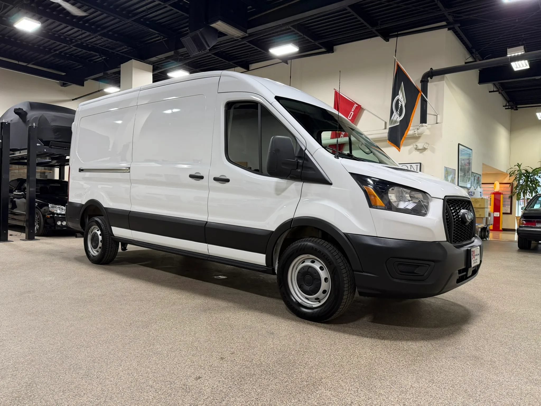 Used 2025 Ford Transit 250 148 Medium Roof RWD image 3