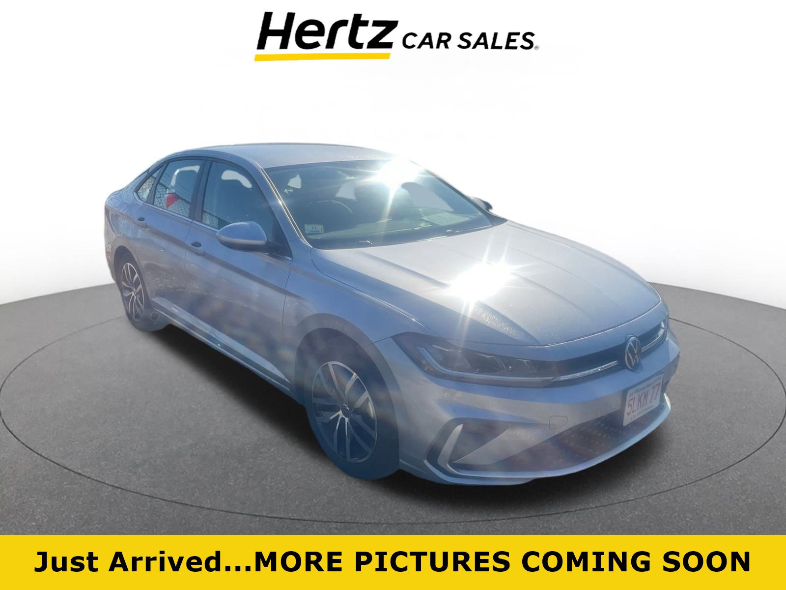 Used 2025 Volkswagen Jetta SE image 1