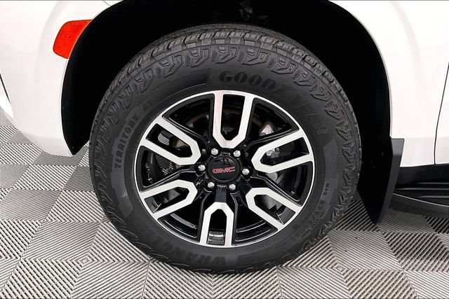 Used 2024 GMC Yukon XL AT4 AWD/4WD image 10