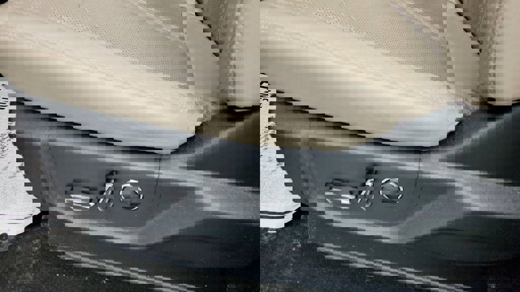 Used 2023 Ford Expedition Limited image 12